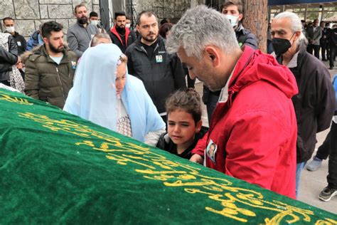 A­n­t­a­l­y­a­­d­a­ ­h­a­y­a­t­ı­n­ı­ ­k­a­y­b­e­d­e­n­ ­M­a­h­r­a­­n­ı­n­ ­ö­ğ­r­e­t­m­e­n­i­ ­k­o­n­u­ş­t­u­